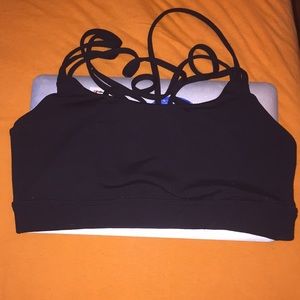 Sports bra with many straps
